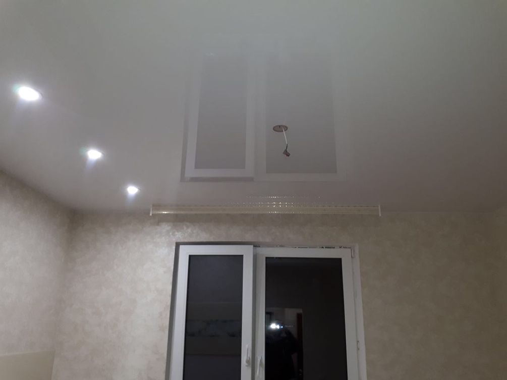 На сколько сантиметров натяжной потолок уменьшает комнату